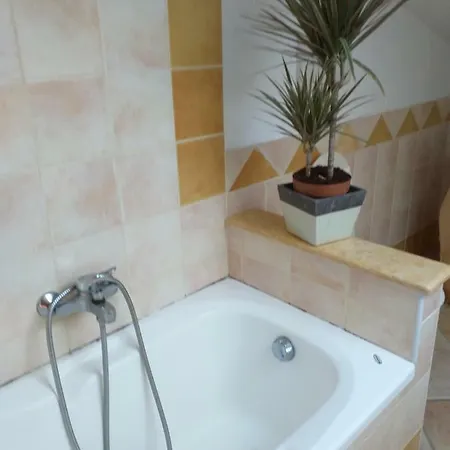 Romantica Mansarda Apartment